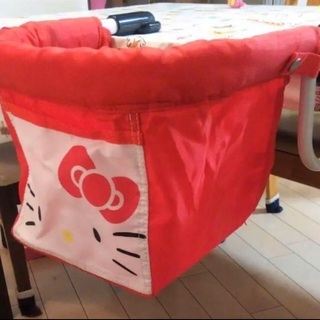 キティーちゃんのベビーチェア　テーブルチェア