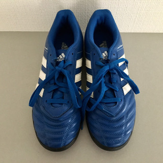 アディダスフットサルシューズ　23cmの画像