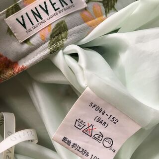 【値下げ】 VINVERT ブラウス & スカート　セットアップ　花柄 レトロの画像