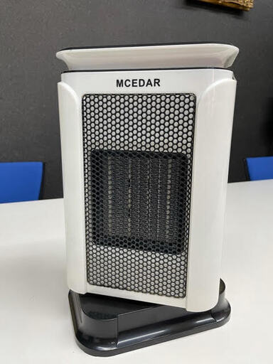 GM217　ヒーター　2019年製　JS-39　ファンヒーター　電気ヒーター　電気ストーブ　ストーブ　ホワイト　コンパクト　首ふりヒーター　首ふり付き　足元ヒーター　リサイクルショップ　ケイラック朝霞田島店　朝霞　志木　和光　新座　入間　富士見　ふじみ野　さいたま市　練馬　板橋　東久留米　三芳　戸田　蕨　所沢　川口　清瀬