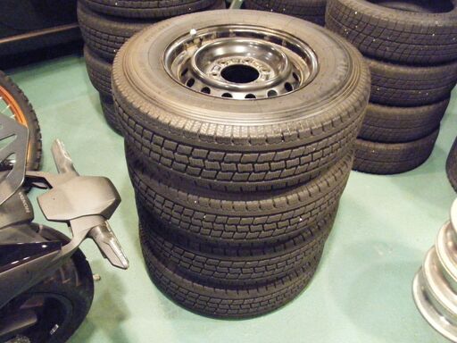 値下げ　ハイエース　バン　195/80R15　107/105L LT　中古群馬県前橋市　①