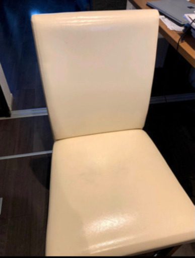 値下げしました❗️ 落ち着いた色の2人用ダイニングテーブル