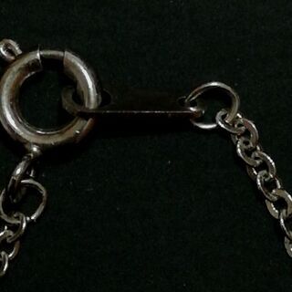 【新品・未使用】アルファベット【P】キラキラストーンネックレス（銀色、40cmチェーン付）の画像