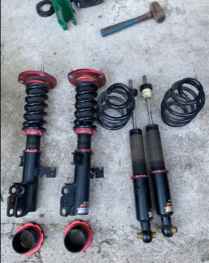 VOXYの車高調買う人いませんか？