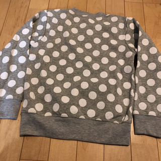 西松屋 女の子 キッズ トレーナー 新品 未使用 タグ付き 130cmの画像