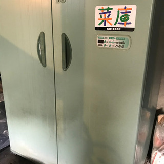 米、野菜の冷蔵庫の画像