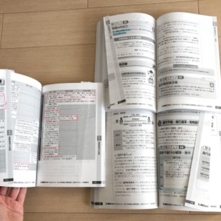 【最終値下げ中】　宅建士の教科書 問題集 2018年、2019年度版　LEC テキスト　まとめてセットの画像