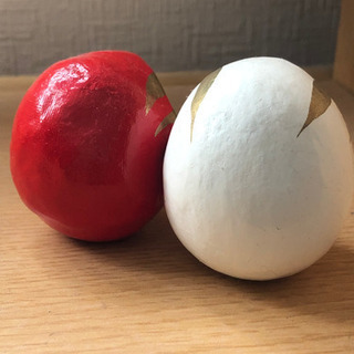 小さなダルマの置き物の画像
