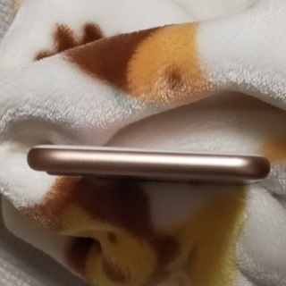 iPhone8 gold 64GB SIMロックなしの画像