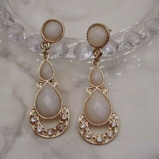 ☆新品★　アジアンテイスト　 ピアス