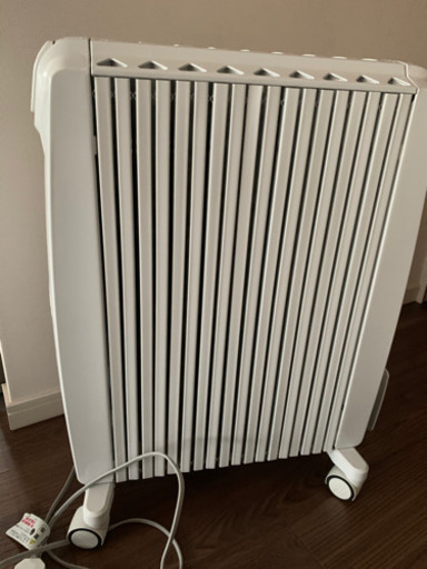 デロンギ　デジタルオイルヒーター　TDD0915W