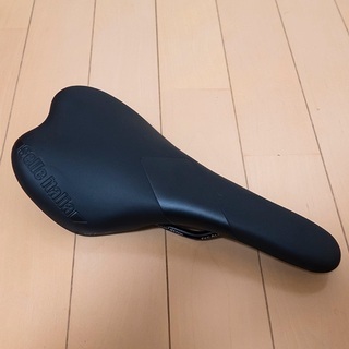 新品 未使用 送料無料 セライタリア サドル