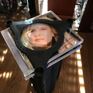 タワー型CDラックの画像