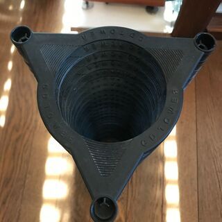 タワー型CDラックの画像