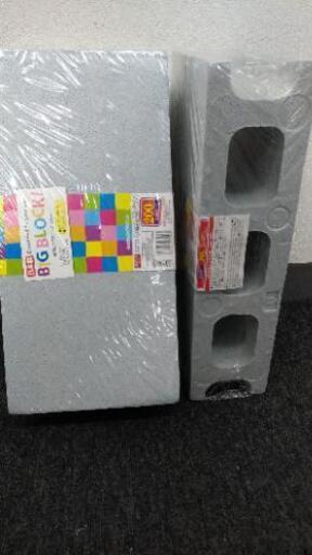 ダイソー、1個200円の 発泡スチロールブロック(未使用品、未開封）を2個100円