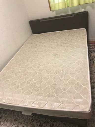 ダブルベッド