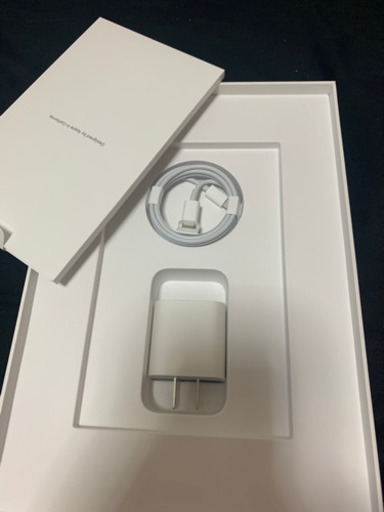 iPad 第8世代　新品同様　10／12購入