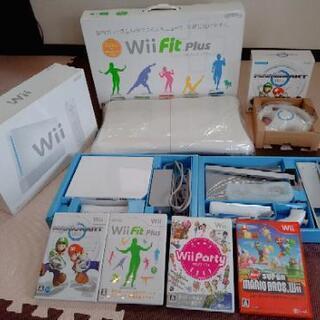 値下げ【ほぼ新品】Wii本体+ソフト4本+バランスボード、ハンドル付き