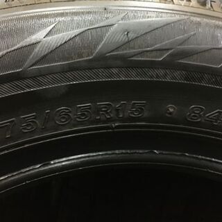 BS BLIZZAK VRX2 175/65R15 15インチ スタッドレス 4本 2017年製 バリ溝 アクア カローラフィールダー ポルテ等　(TF410) クレジットカード QR決済可能の画像