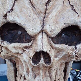 札幌 古いハロウィン用のどくろの置物 目が光ります 笑います 中古の画像