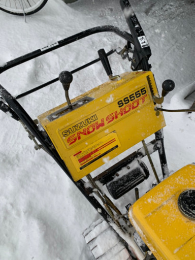 除雪機　スズキ　5馬力　かなり古いです　エンジンは快調オーガも回転OK