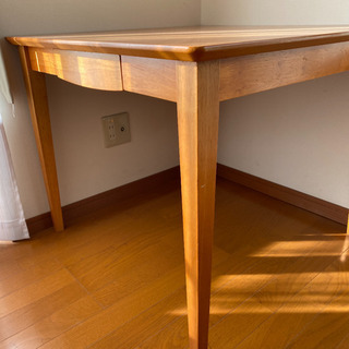 80✖️80センチのダイニングデーブルの画像