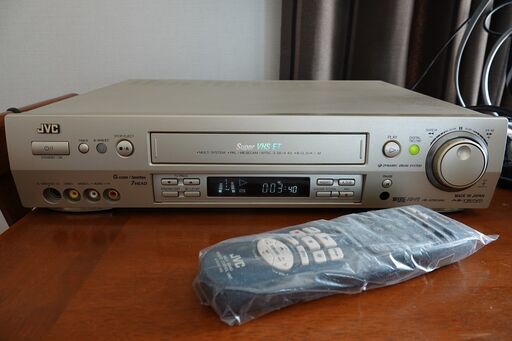 S-VHSビデオデッキ（マルチシステムNTSC、PAL、SECAM）　ビクターHR-S7600AM(中古品）リモコンや付属品有り