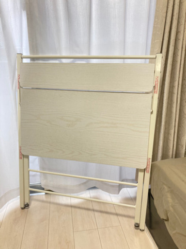 【～1/11まで値下げ】〈美品〉折りたたみテーブル事務、作業机 (棚あり-ホワイト）