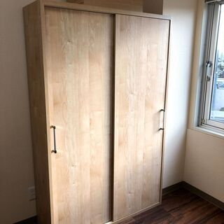 天然木調引き戸本棚