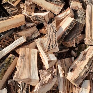 ★　受付中!　冬では遅い!　ヤナギ　広葉樹　100キロ単位6200円　配達無料エリアあり　ストーブ薪の画像