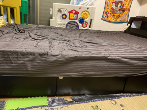 【お譲り先決まりました】セミダブルベッド(スプリングマット付き)