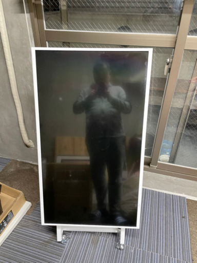 屋内43インチスタンド型デジタルサイネージ