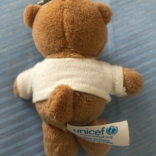 美品！ユニセフ　クマのキーホルダーの画像