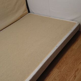 Sealy シーリー ベッドフレーム ダブル 上のマットレスはありませんの画像