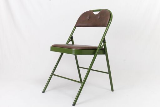 フォトスタジオ移転に伴いスタジオで使用していたパイプ椅子（緑）を販売いたします。