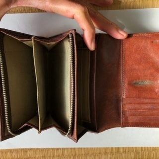 【商談中】コムサの本革財布　カード収納たっぷりの画像