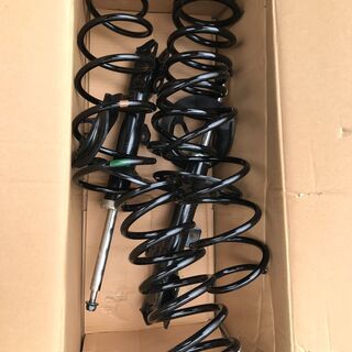 ZRR70G・ノアのノーマルショック等一式