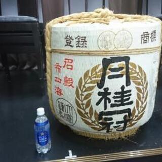 酒樽差し上げます おそらく4斗樽 中身なしの画像