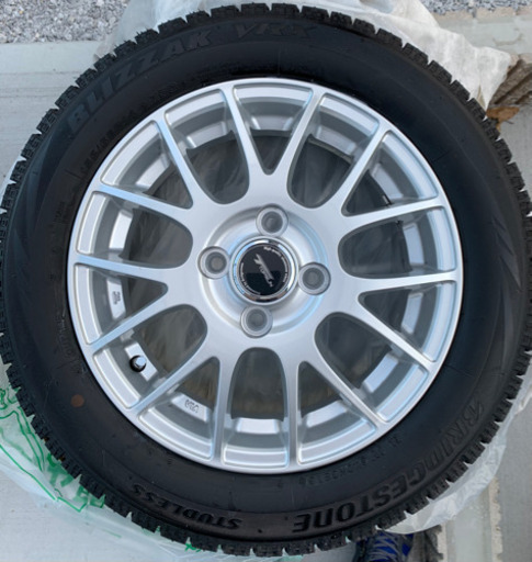 【スタッドレスタイヤVRX】N-BOXなど軽自動車に適合、低走行