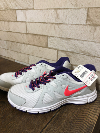 【新品】ナイキ靴　23.5㎝