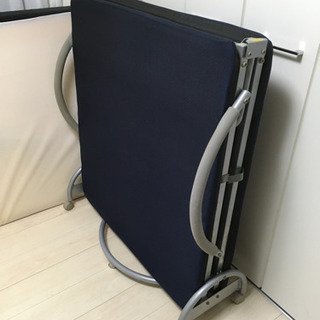 【０円】折り畳みベッド＆マットレス＆敷布団の３点セットの画像