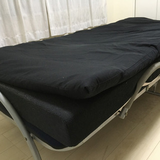 【０円】折り畳みベッド＆マットレス＆敷布団の３点セットの画像