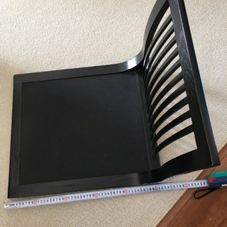 木製座椅子の画像
