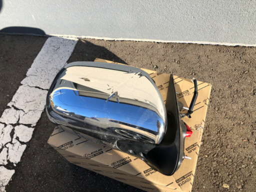 ハイエース 200系 純正ドアミラー 右側 used