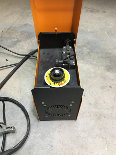 ノンガス　100Ｖ使用の半自動溶接機