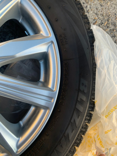 スタッドレスタイヤ