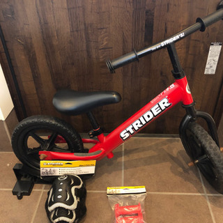 ⭐️ストライダー、専用ひじ膝プロテクター、専用グリップ、専用スタンド。