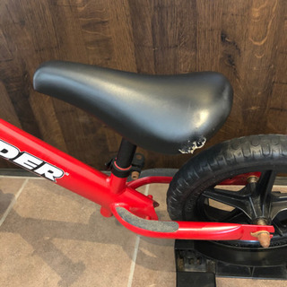 ⭐️ストライダー、専用ひじ膝プロテクター、専用グリップ、専用スタンド。の画像