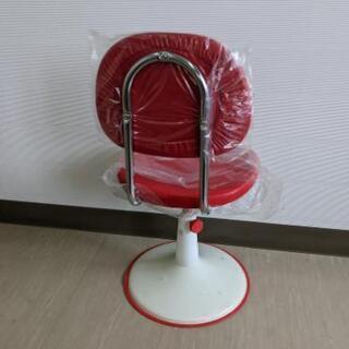 キッズ用のレトロでポップなチェア4脚セットの画像
