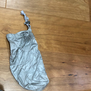 ユニクロ　ウルトラライトダウンジャケット　収納袋つきの画像